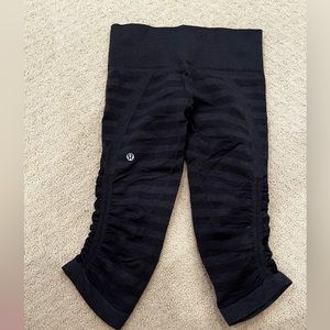 LULULEMON BLACK STRIPED LEGGINGS